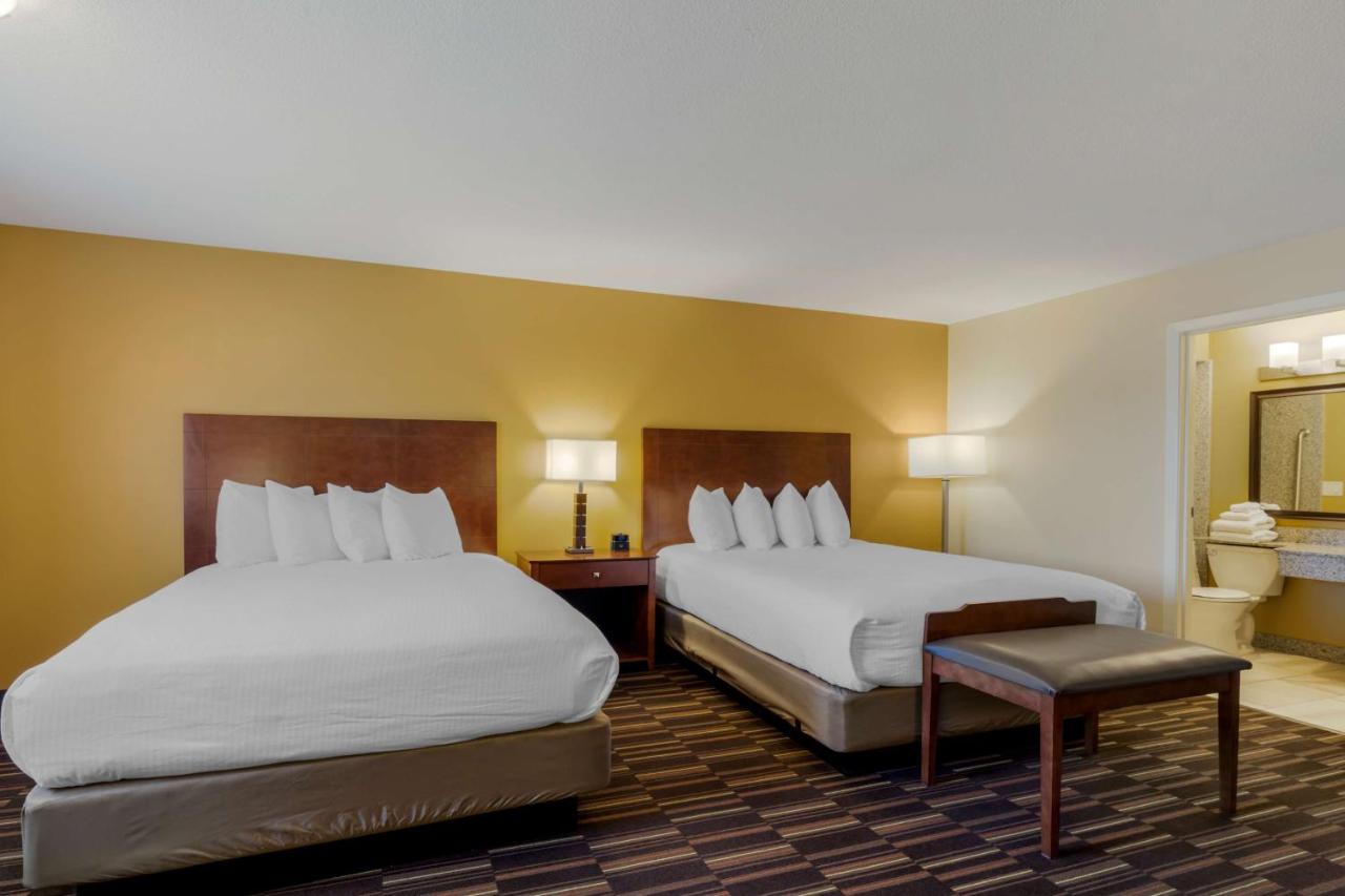 Quadruple Room with Sofa Bed - Non-Smoking at Best Western Falcon Plaza - Bowling Green