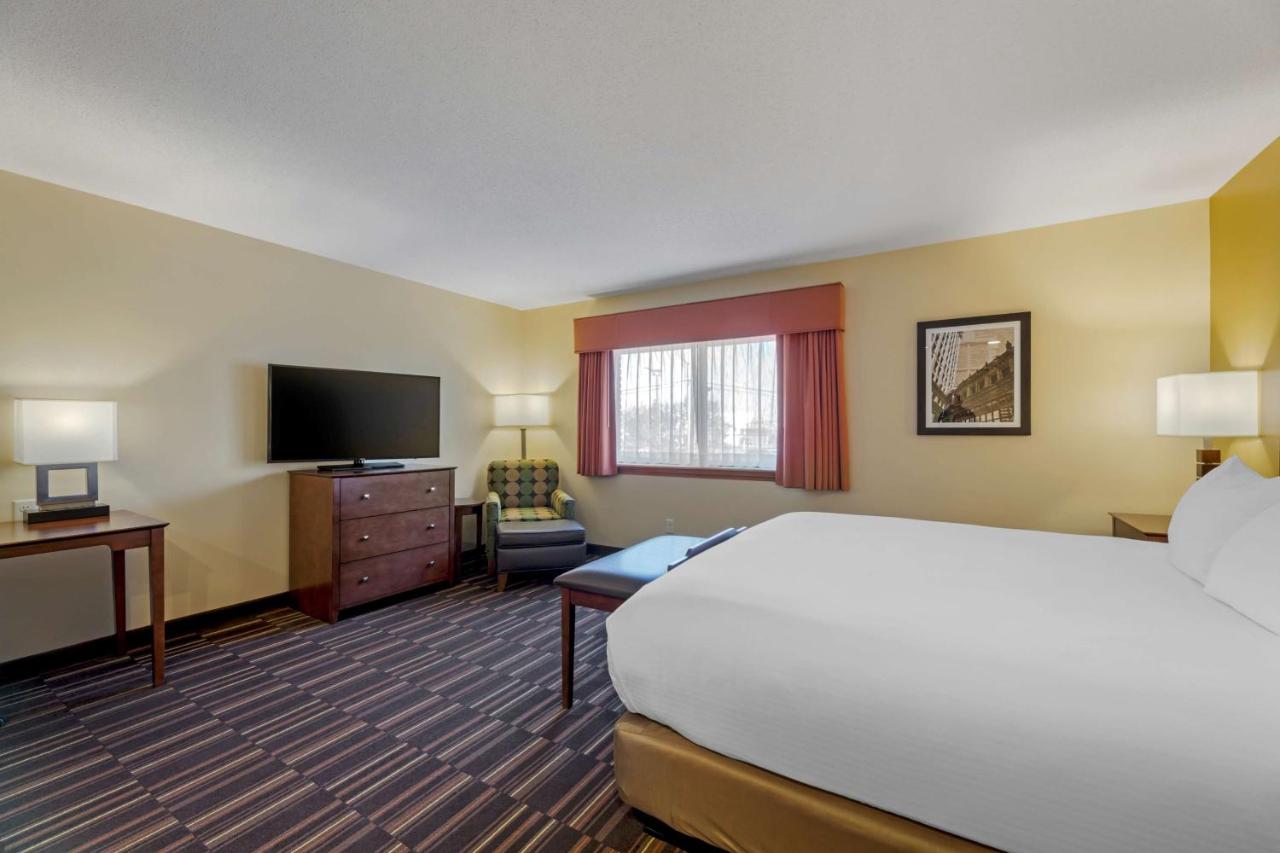 King Room - Non-Smoking at Best Western Falcon Plaza - Bowling Green