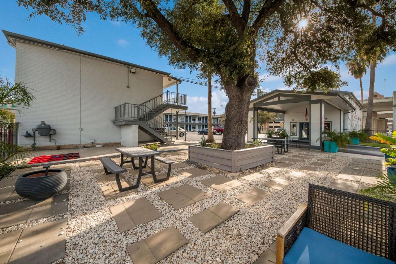  | SureStay Hotel by Best Western San Antonio Riverwalk