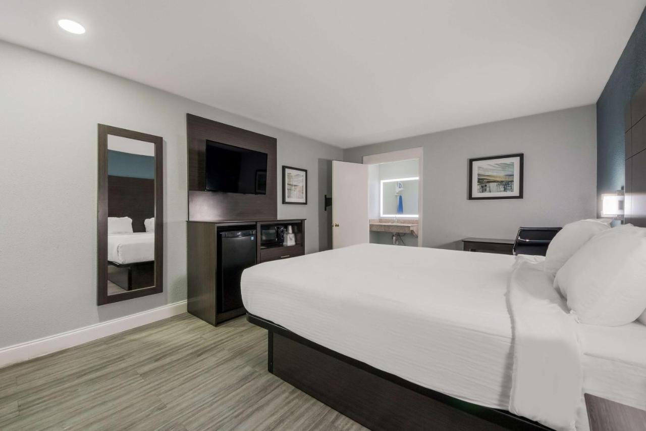  | SureStay Hotel by Best Western San Antonio Riverwalk