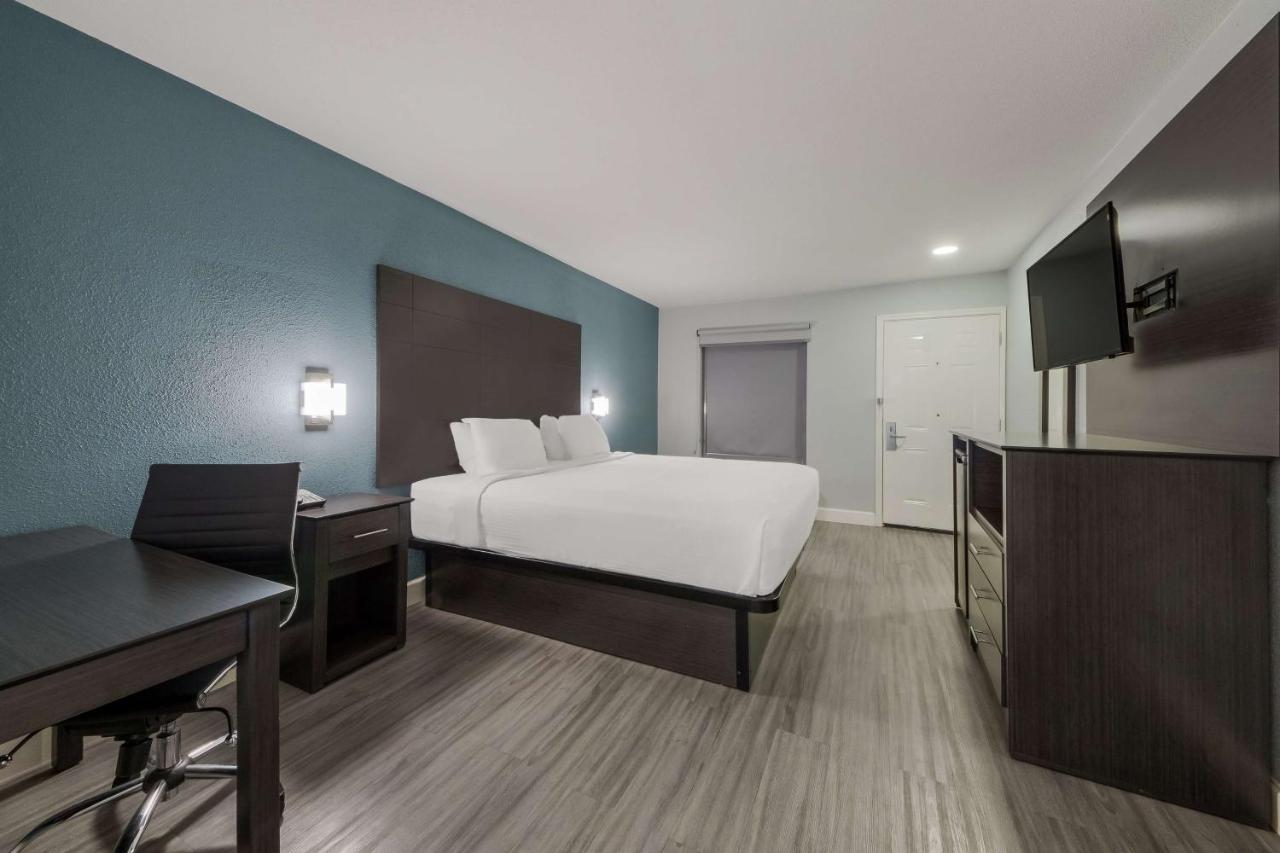  | SureStay Hotel by Best Western San Antonio Riverwalk
