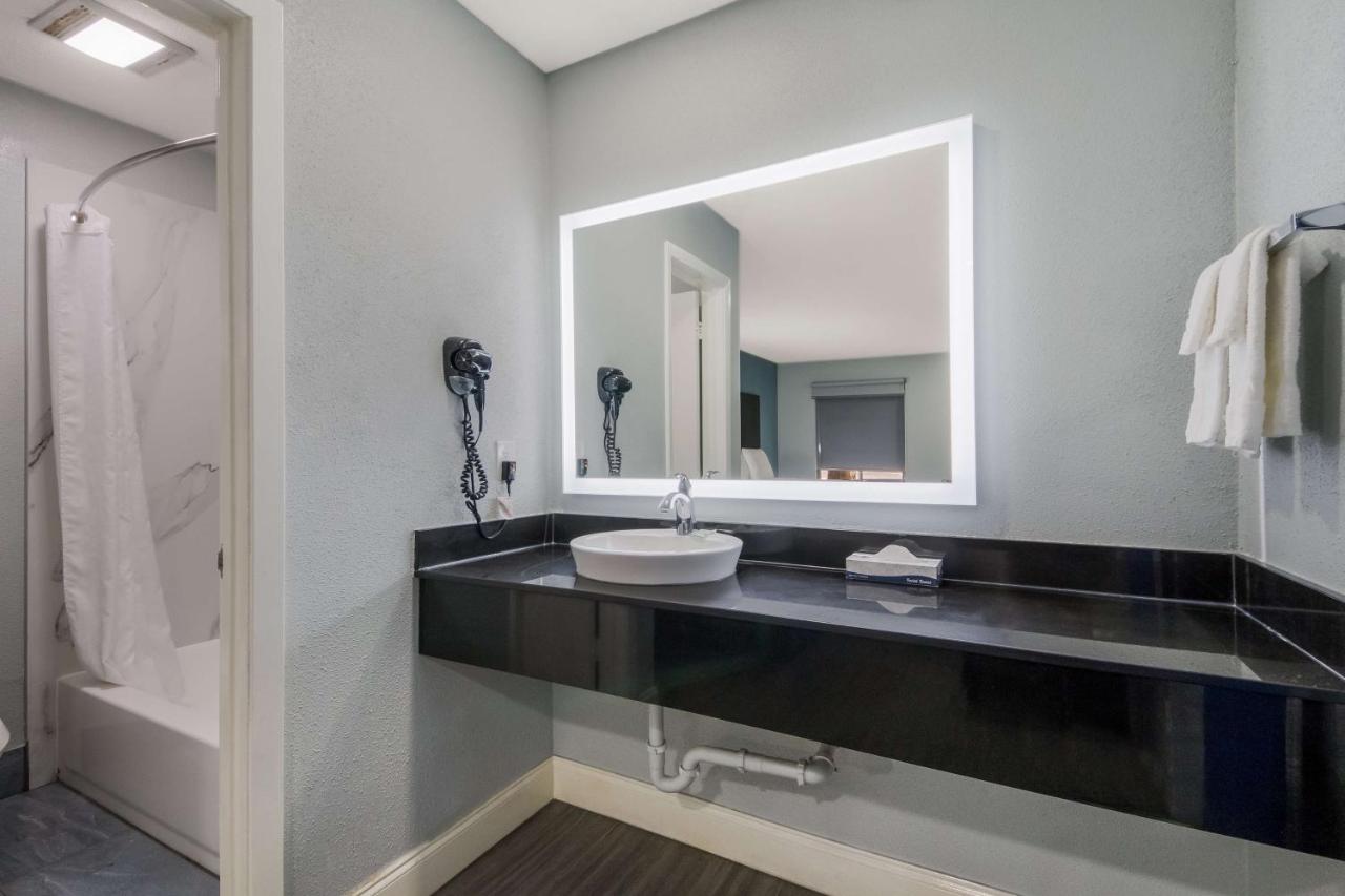  | SureStay Hotel by Best Western San Antonio Riverwalk