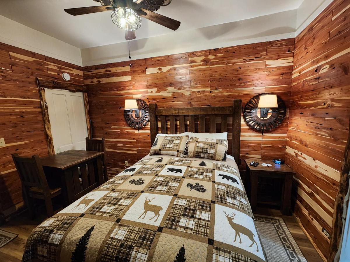 | Log Cabin Inn