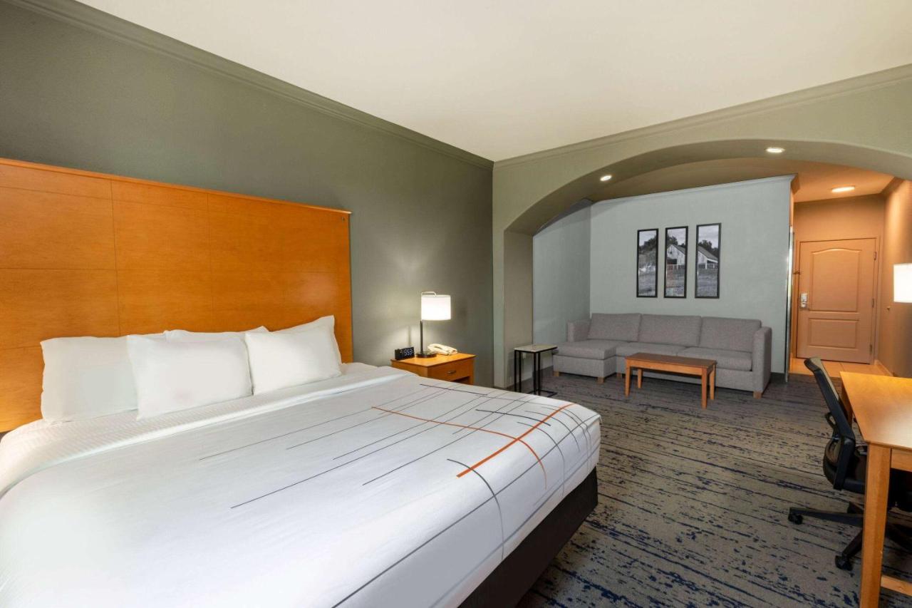 Executive King Room at La Quinta Inn & Suites by Wyndham Bridgeport