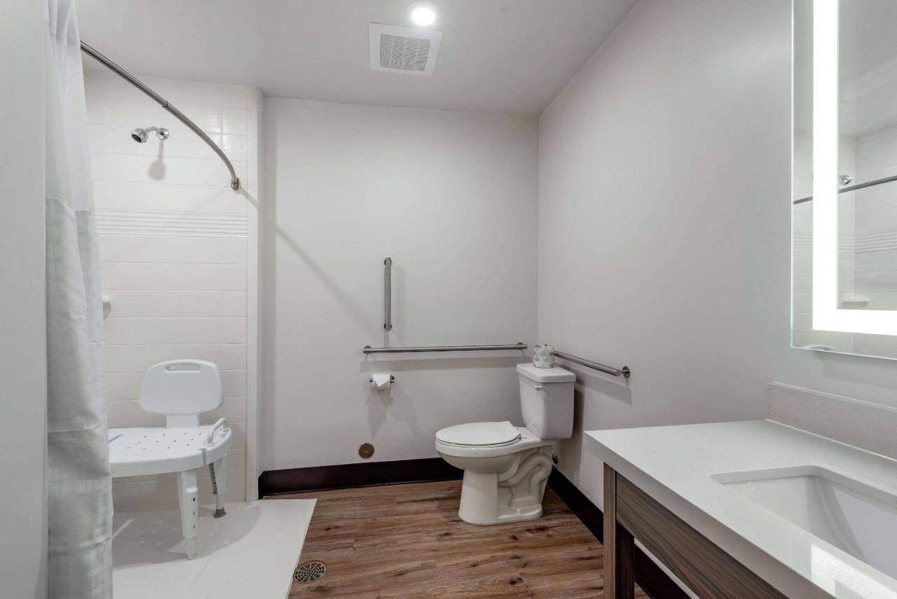 Efficiency King Suite - Accessible/Non Smoking at MainStay Suites Colorado Springs East - Medical Center Area