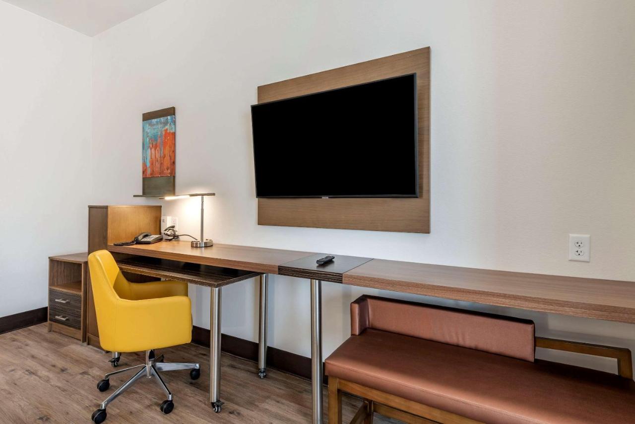 Efficiency King Suite - Accessible/Non Smoking at MainStay Suites Colorado Springs East - Medical Center Area