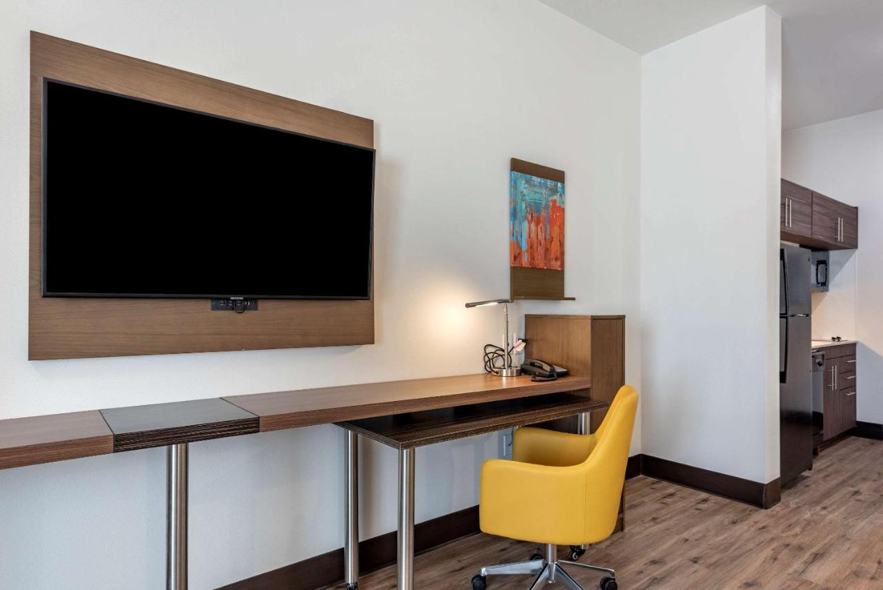 Efficiency King Suite -Non Smoking at MainStay Suites Colorado Springs East - Medical Center Area