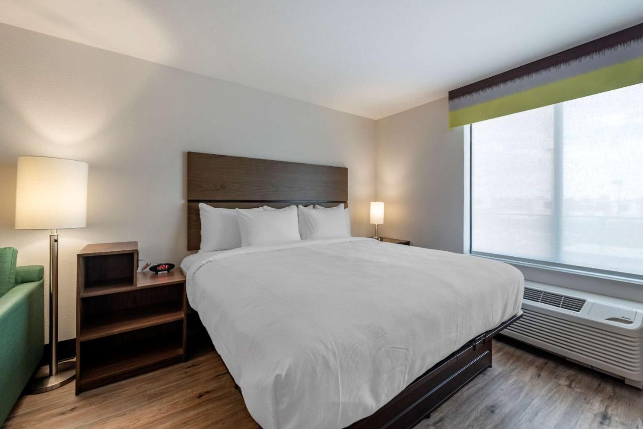 Efficiency King Suite -Non Smoking at MainStay Suites Colorado Springs East - Medical Center Area