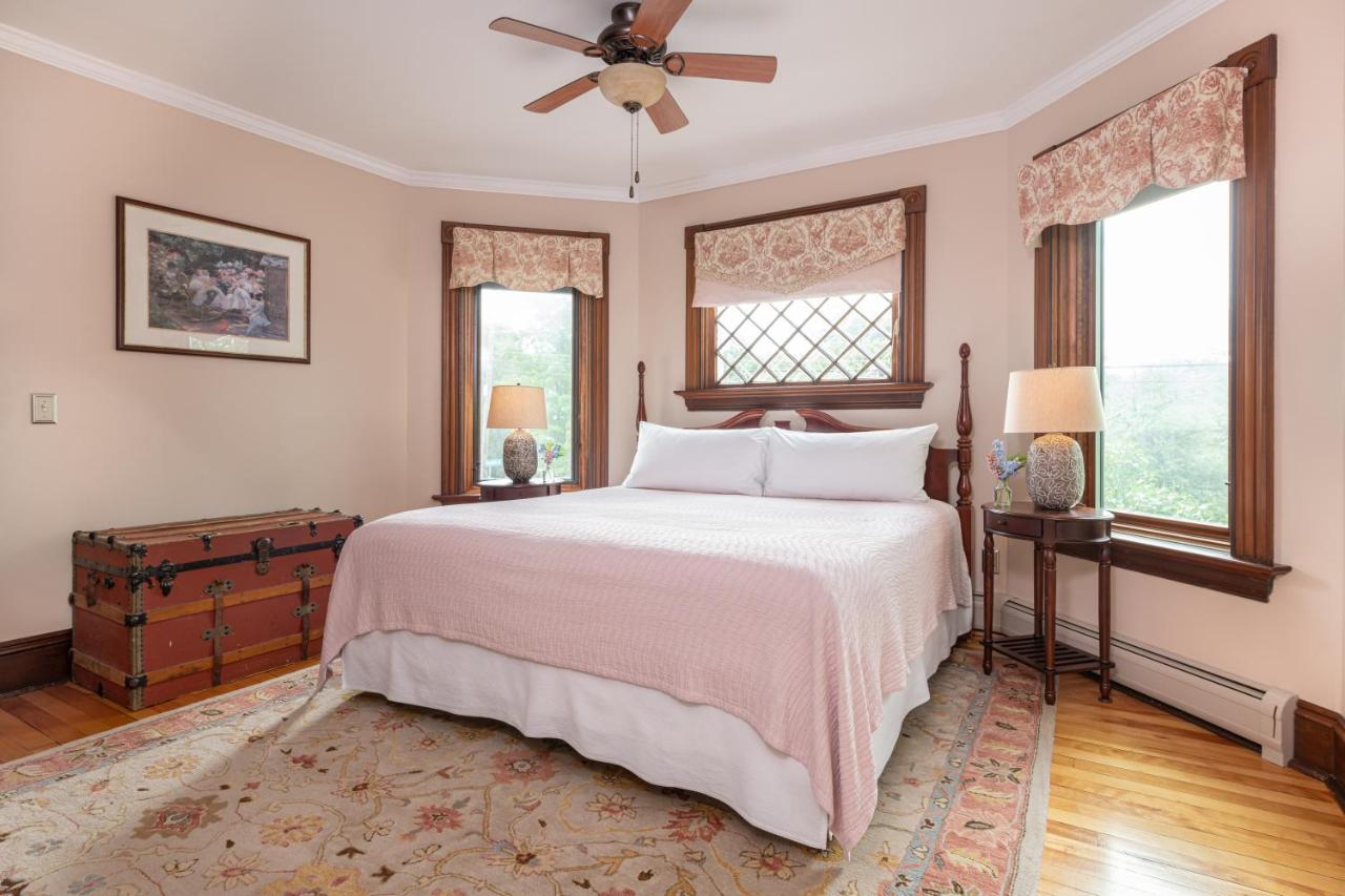 | Sinclair Inn Bed & Breakfast