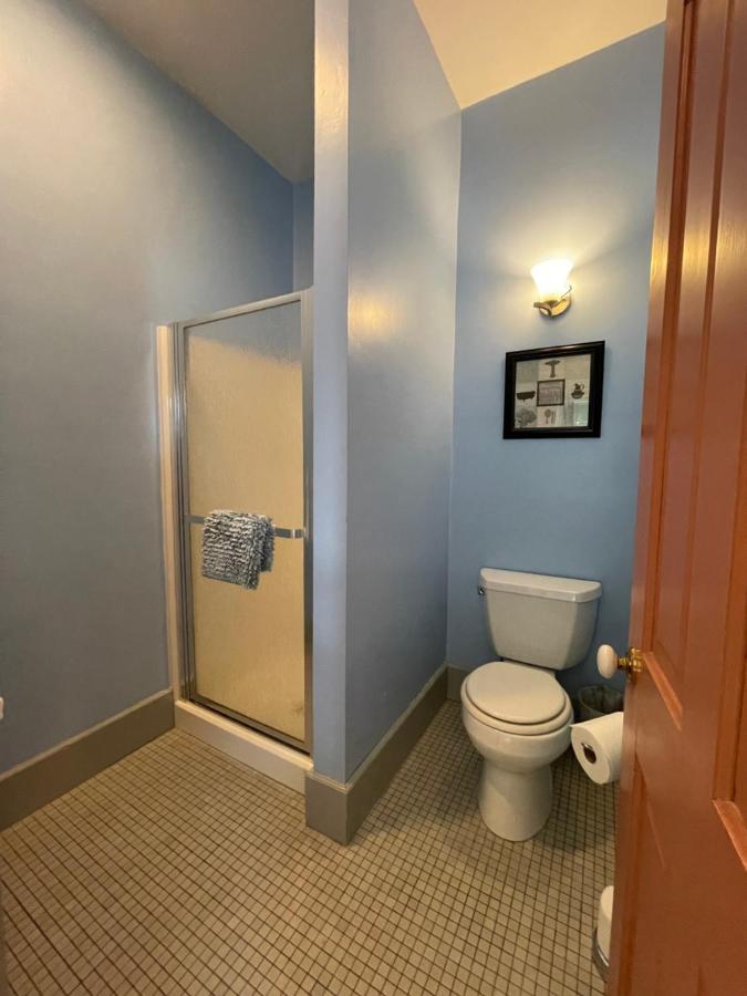  | Carriage House Bed & Breakfast