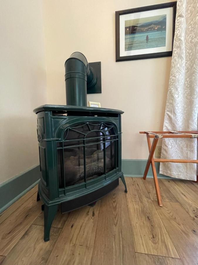 | Carriage House Bed & Breakfast