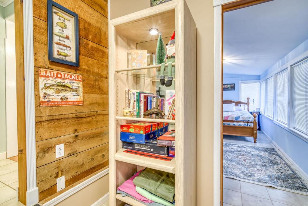 | Cozy Lakefront Cottage Getaway Branson MO.