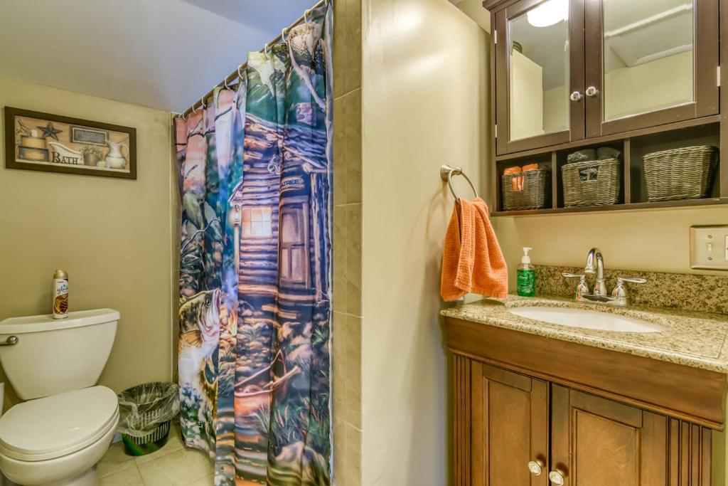 | Cozy Lakefront Cottage Getaway Branson MO.
