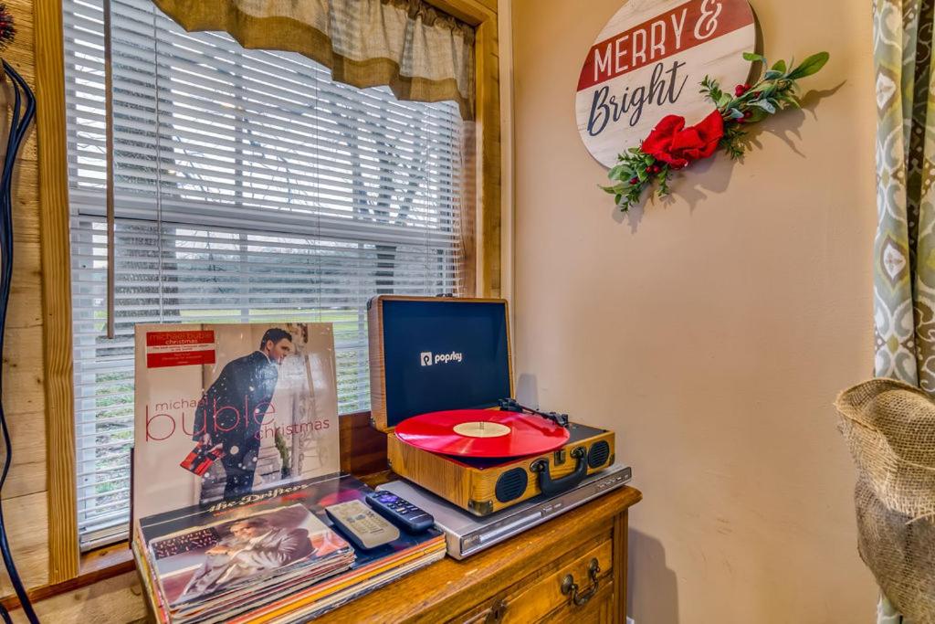 | Cozy Lakefront Cottage Getaway Branson MO.
