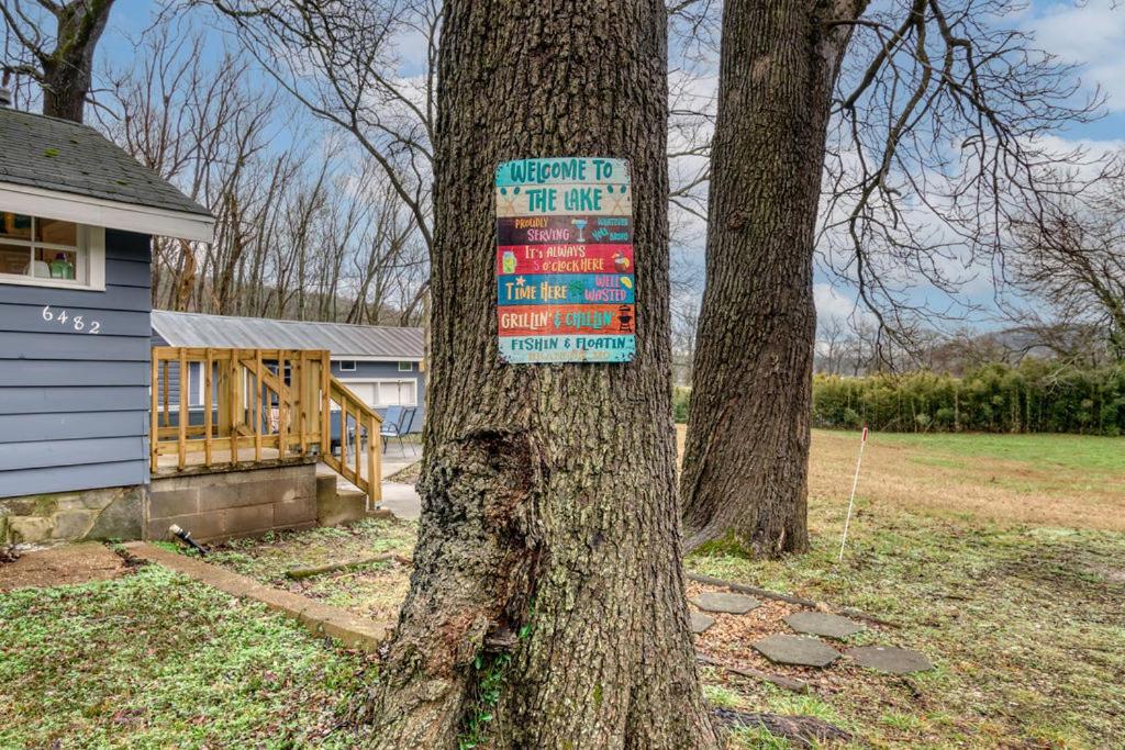 | Cozy Lakefront Cottage Getaway Branson MO.