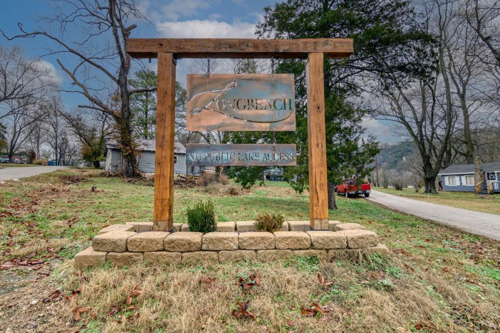 | Cozy Lakefront Cottage Getaway Branson MO.