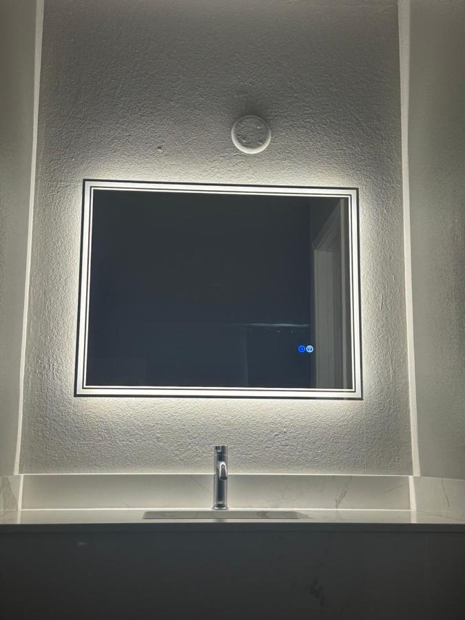 | ROYAL MOTEL TRACY