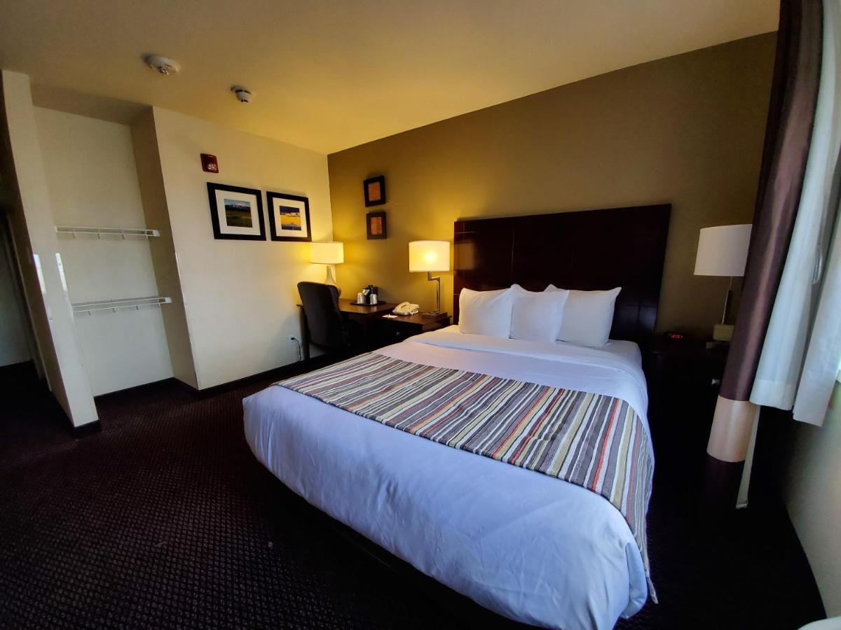Queen Room - Disability Access/Non-Smoking at Country Inn & Suites by Radisson, Bend, OR
