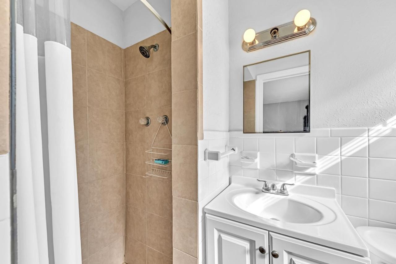 Deluxe Single Room at The Caroline