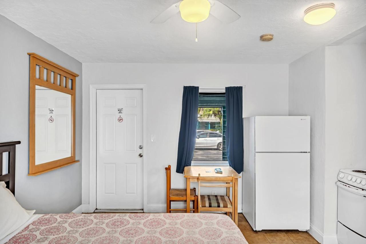 Deluxe Single Room at The Caroline