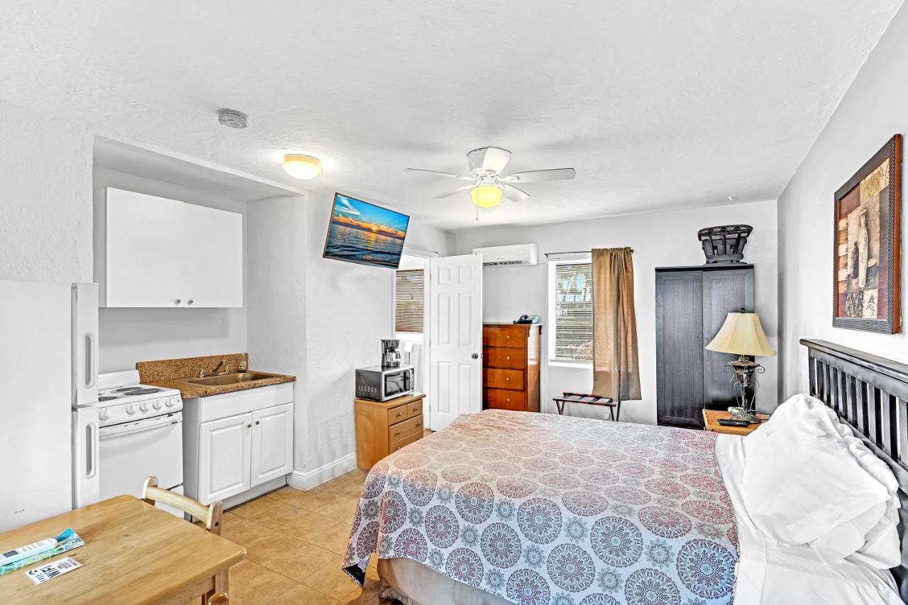 Deluxe Single Room at The Caroline