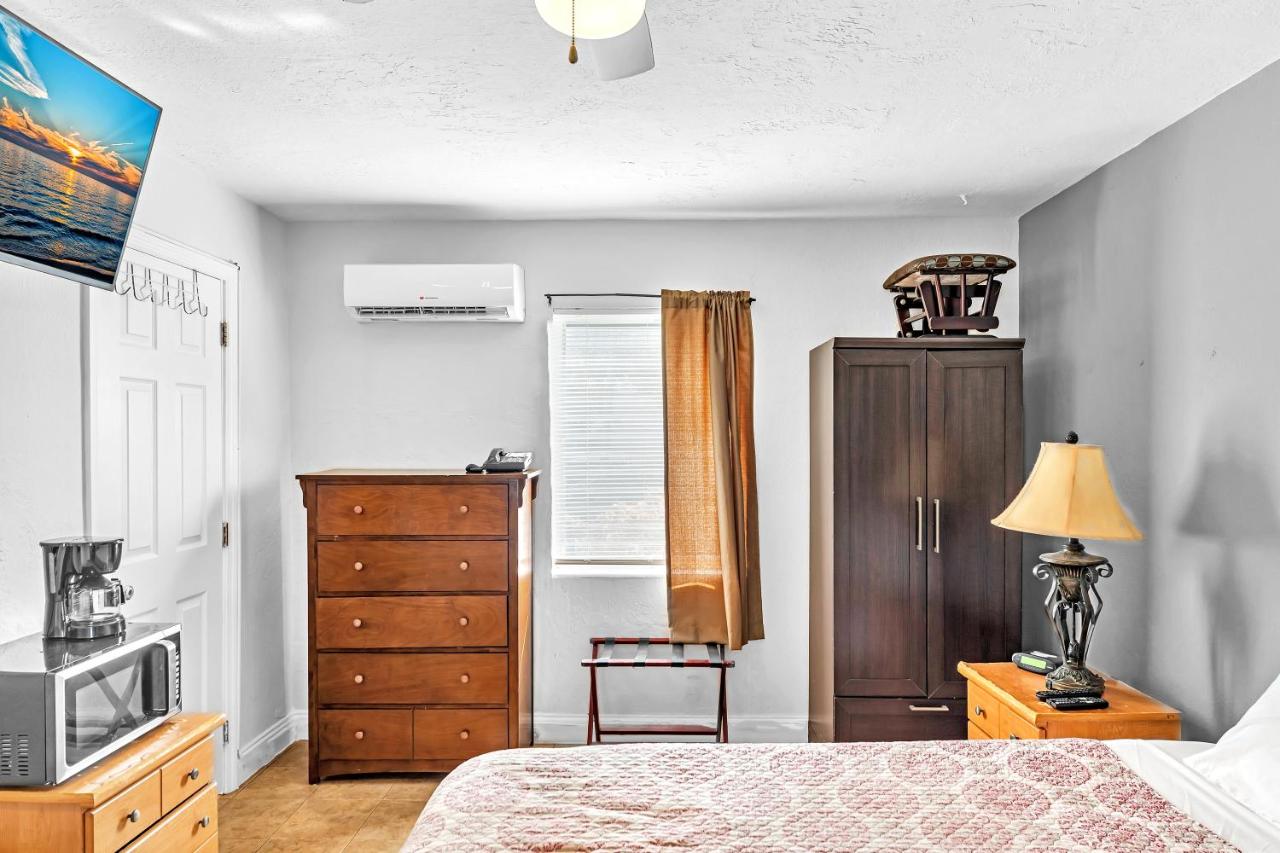 Deluxe Single Room at The Caroline