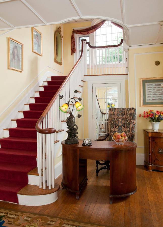 | Hampton Terrace Inn