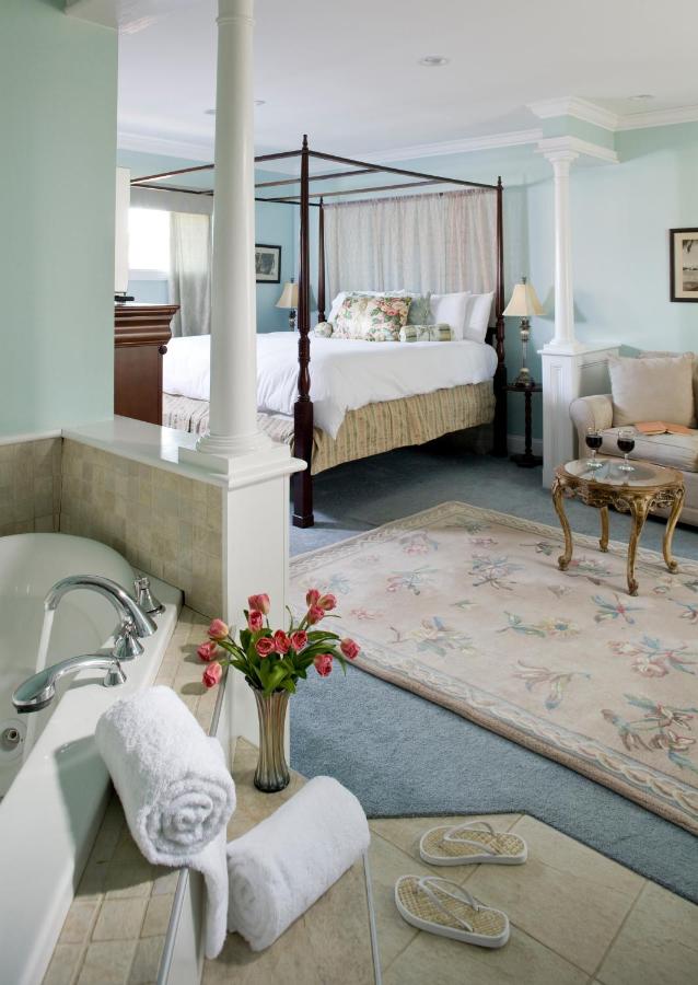 | Hampton Terrace Inn