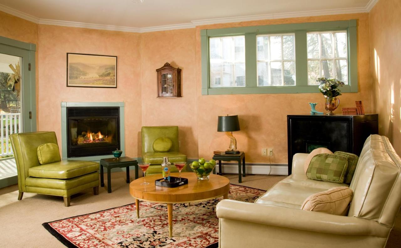 | Hampton Terrace Inn