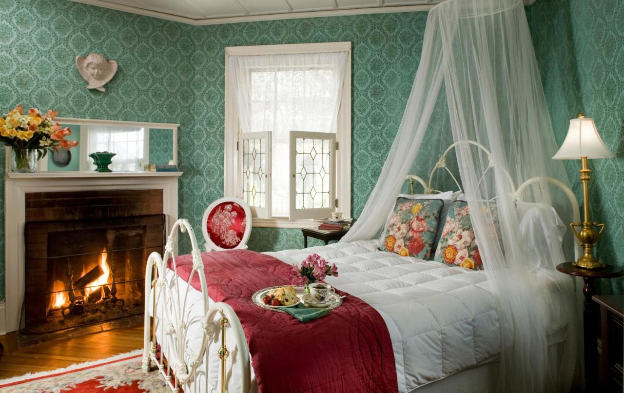 | Hampton Terrace Inn