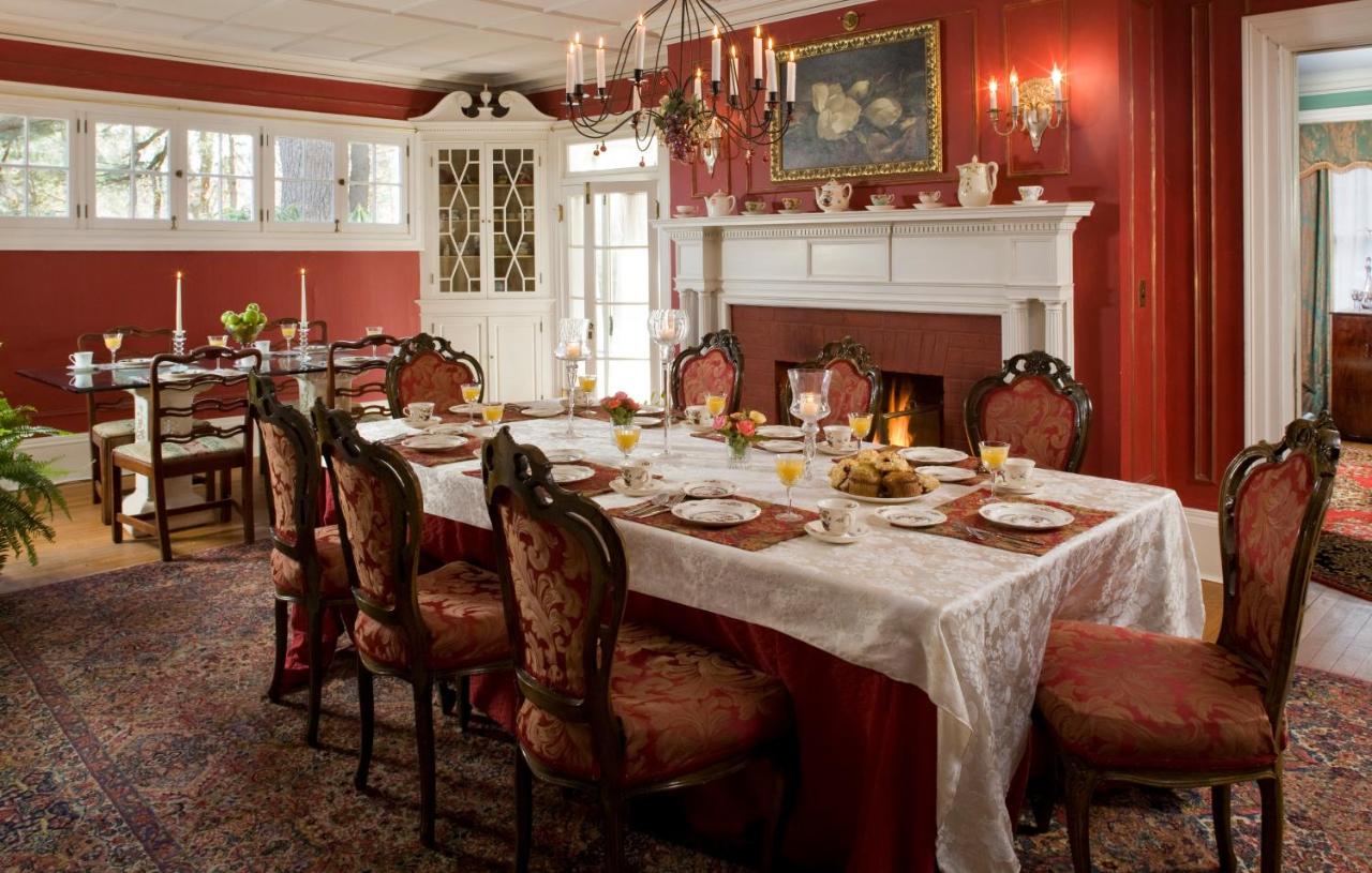| Hampton Terrace Inn