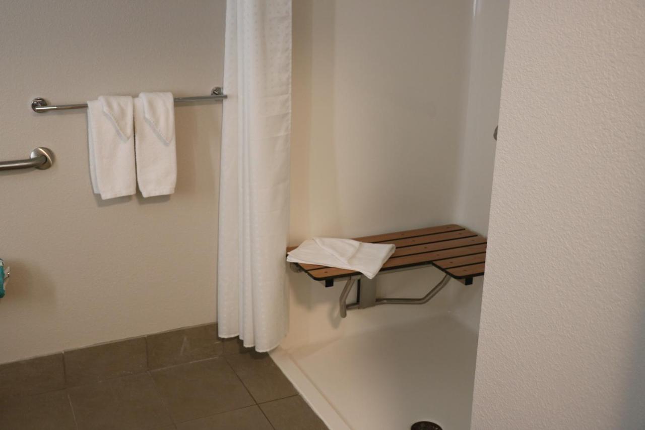 King Room with Roll In Shower - Non-Smoking at Holiday Inn Express & Suites Marquette, an IHG Hotel