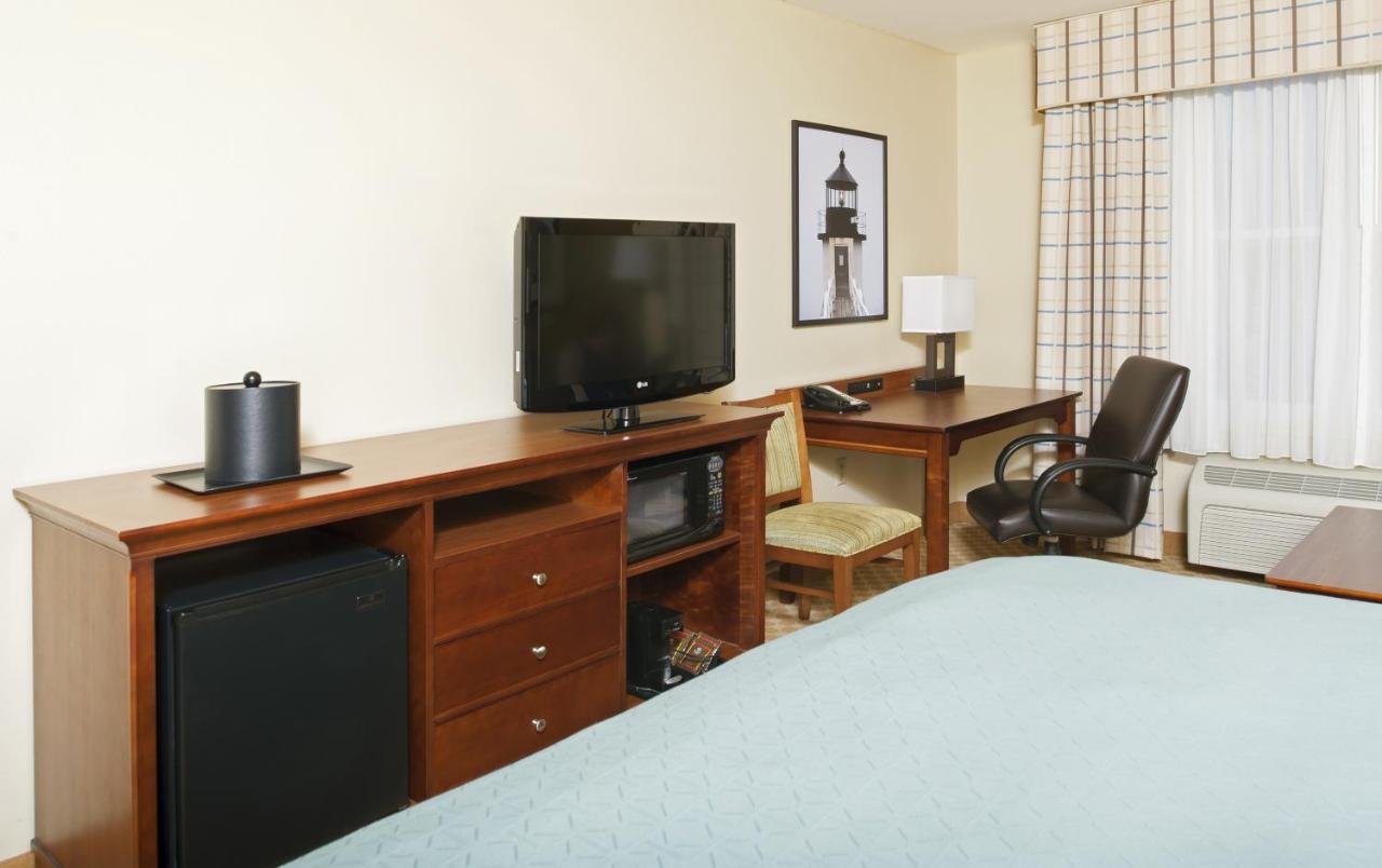 Queen Room with Two Queen Beds at Country Inn & Suites by Radisson, Holland, MI