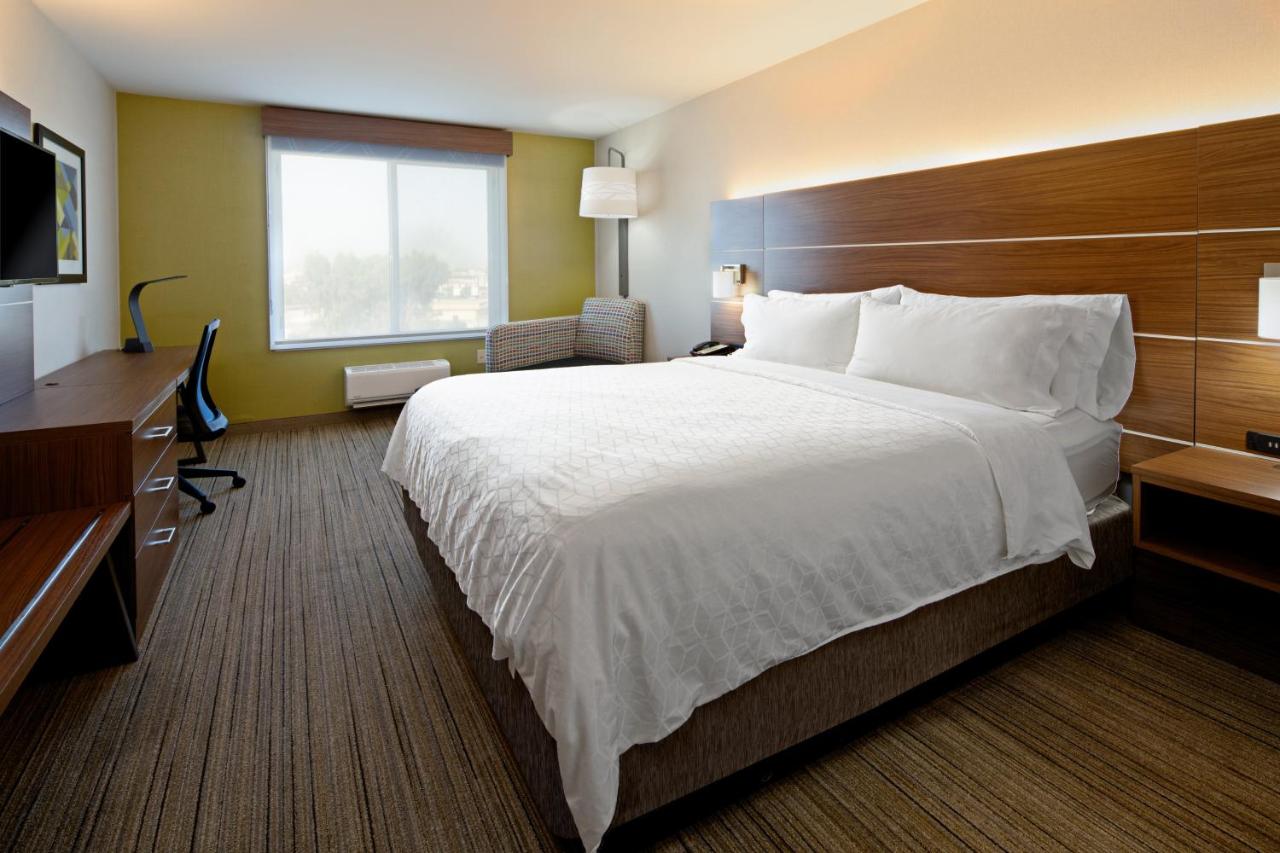 | Holiday Inn Express Fresno South, an IHG Hotel
