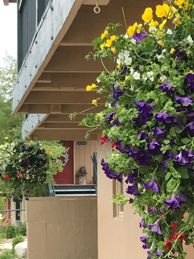 | Hideaway Mountain Lodge