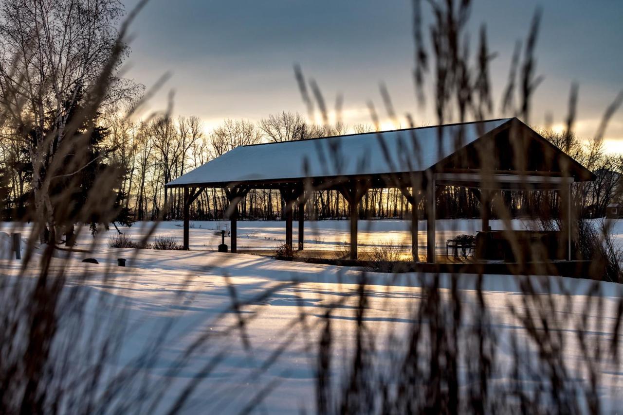 | Gallatin River Lodge