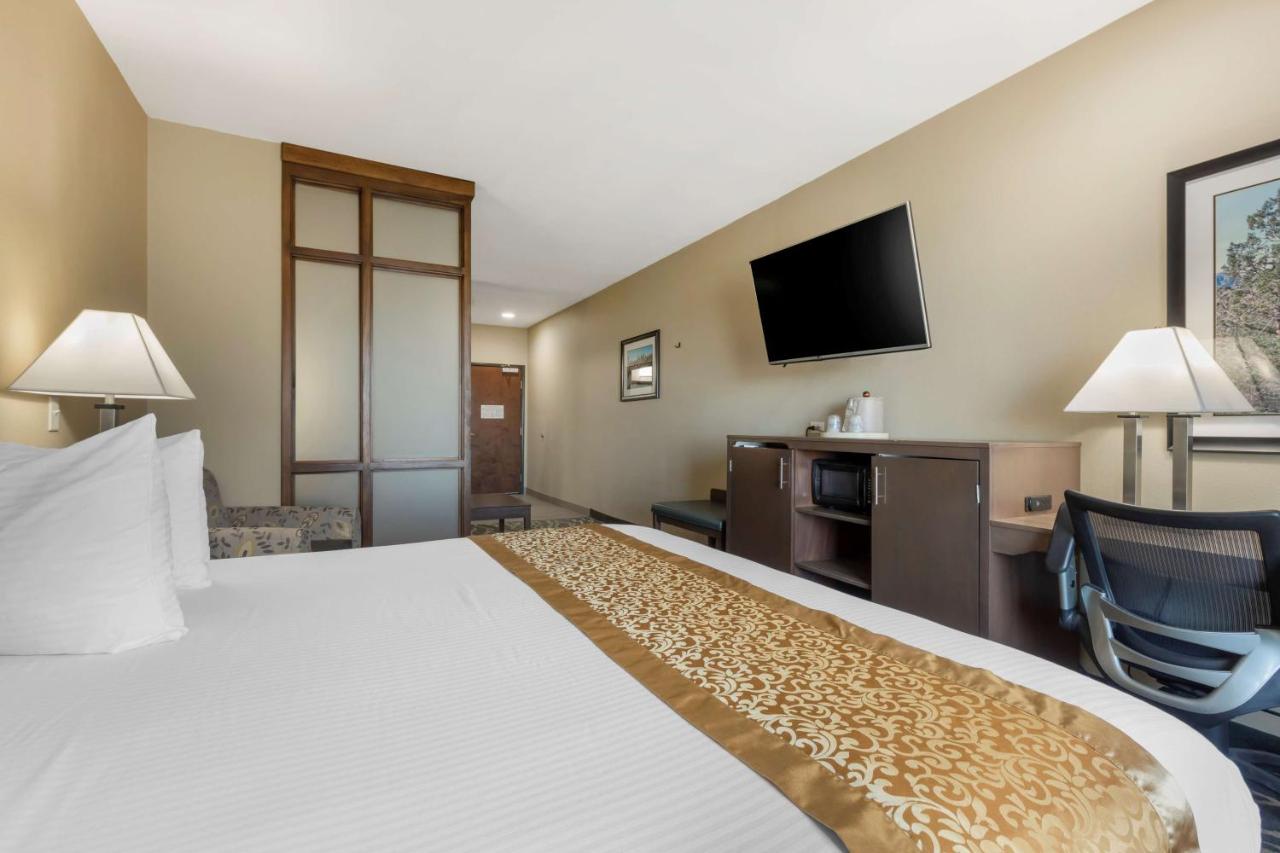 King Suite with Bath Tub - Disability Access at Best Western Plus Fort Stockton Hotel
