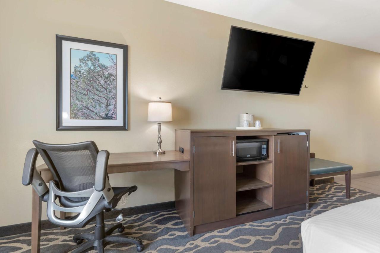 King Room at Best Western Plus Fort Stockton Hotel