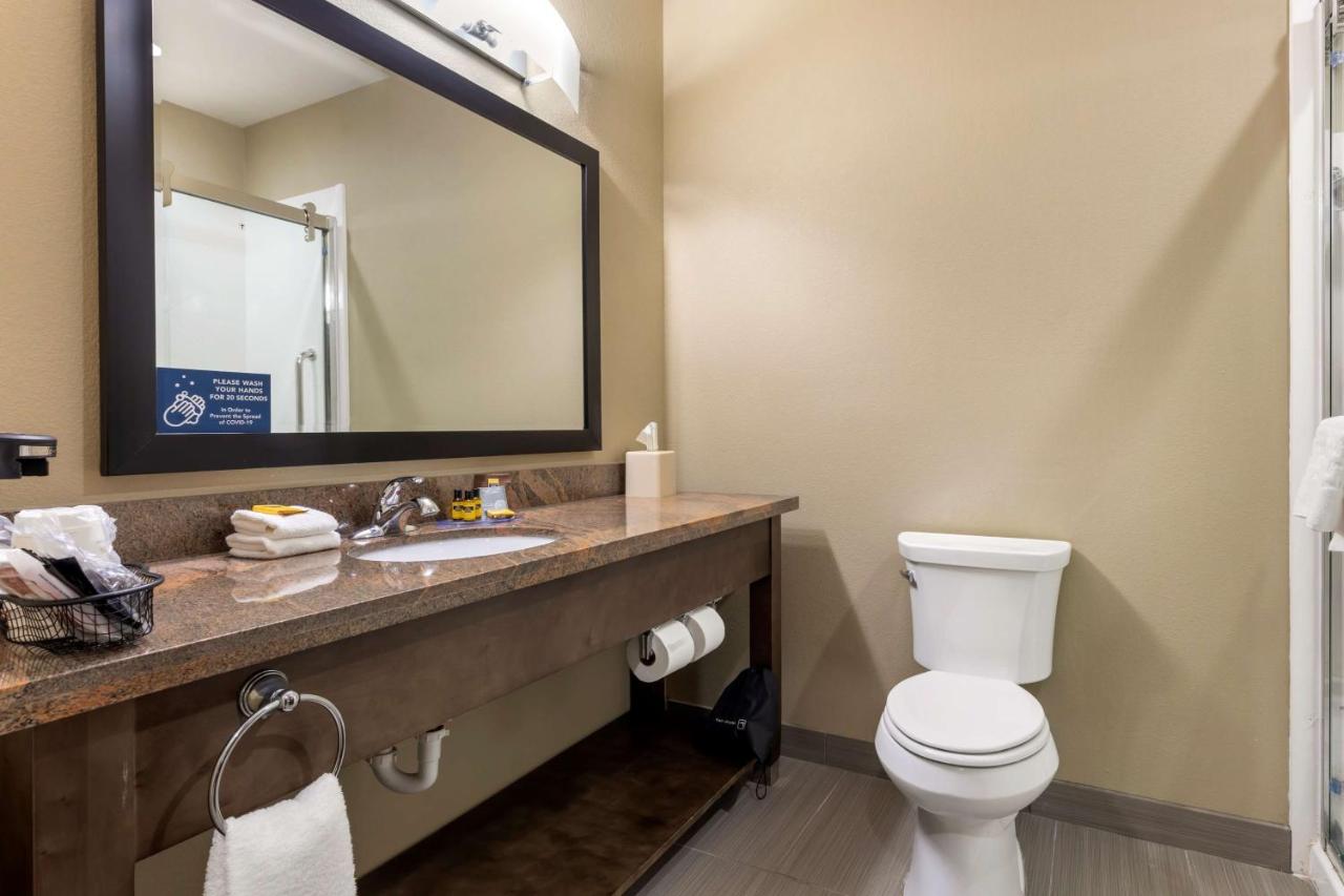 King Suite with Kitchenette at Best Western Plus Fort Stockton Hotel