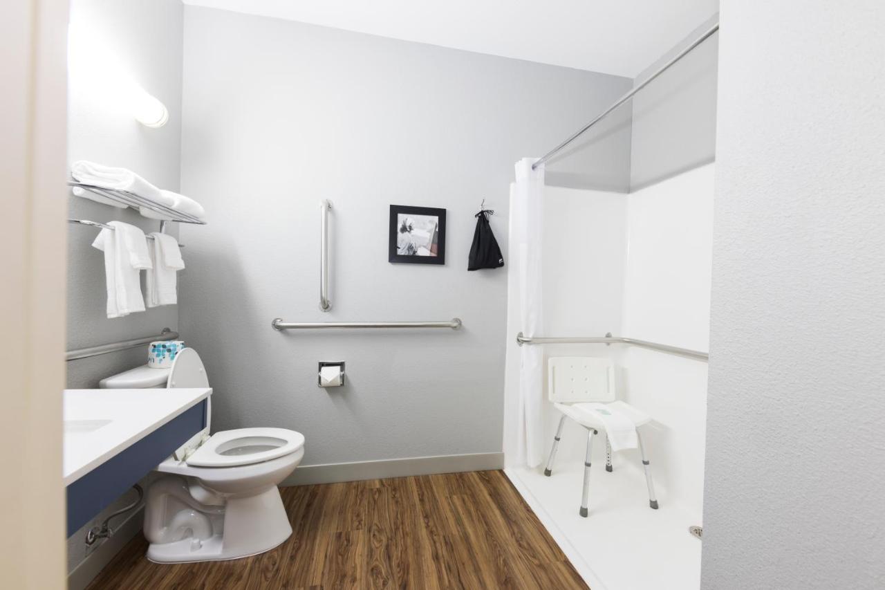 Queen Room - Mobility Access/Non-Smoking at AmericInn by Wyndham Duluth