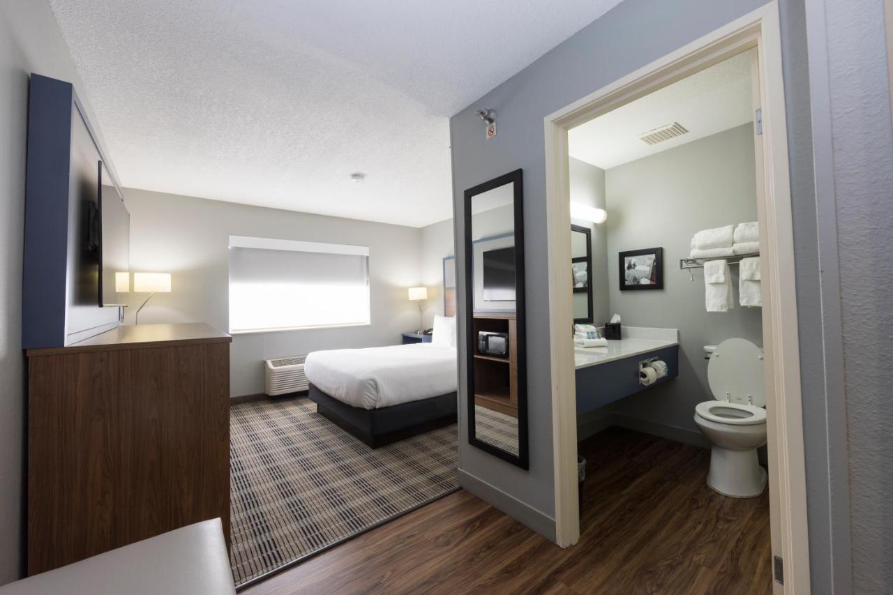 Queen Room - Non-Smoking at AmericInn by Wyndham Duluth