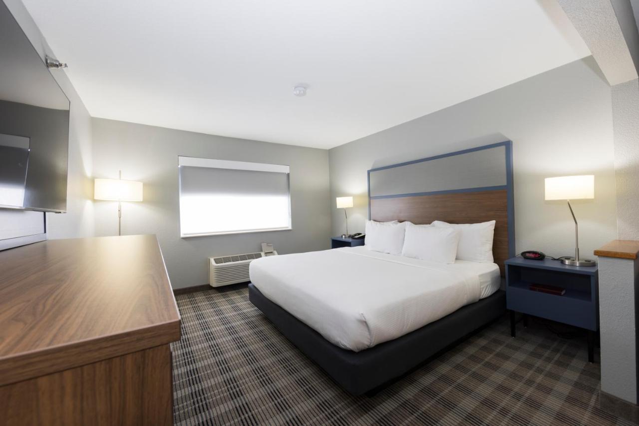 King Room - Non-Smoking at AmericInn by Wyndham Duluth