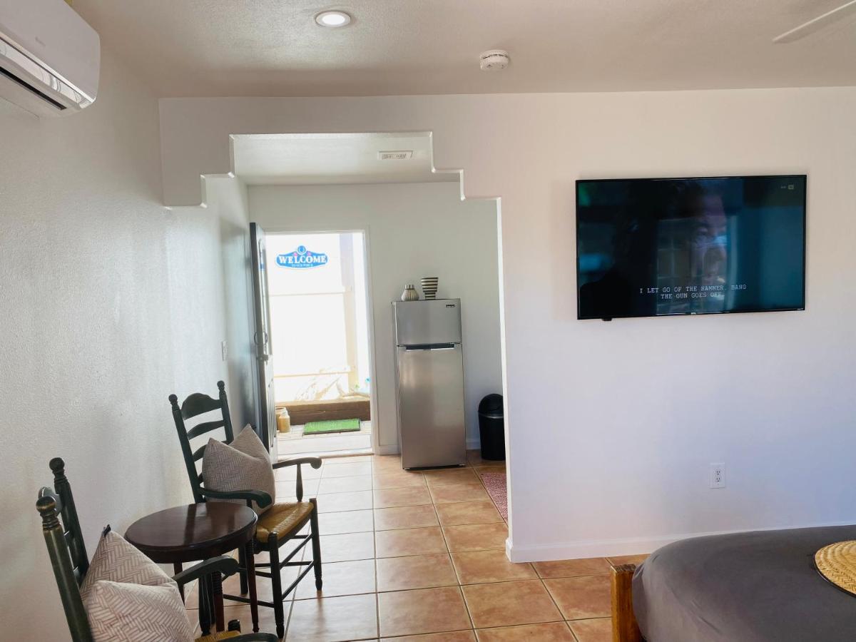 Deluxe King Studio at Mi Kasa Hot Springs 420, Adults only, Clothing Optional