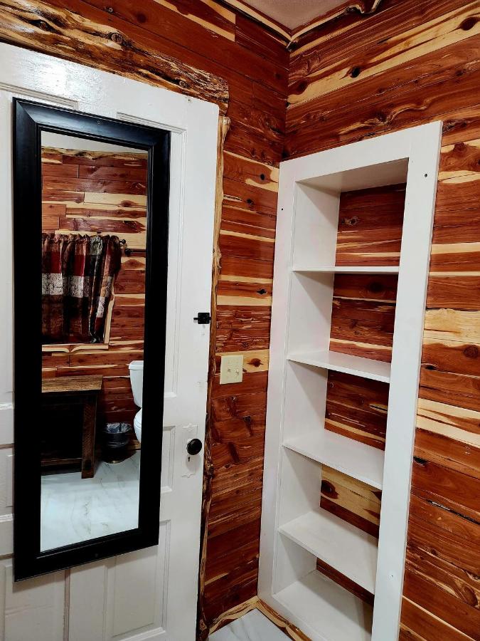 | Log Cabin Inn