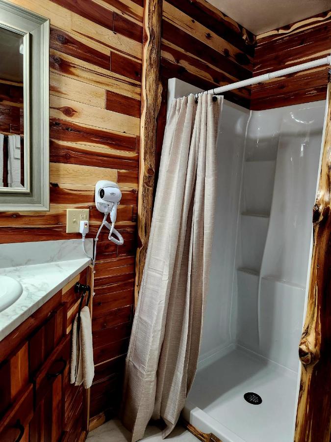 | Log Cabin Inn