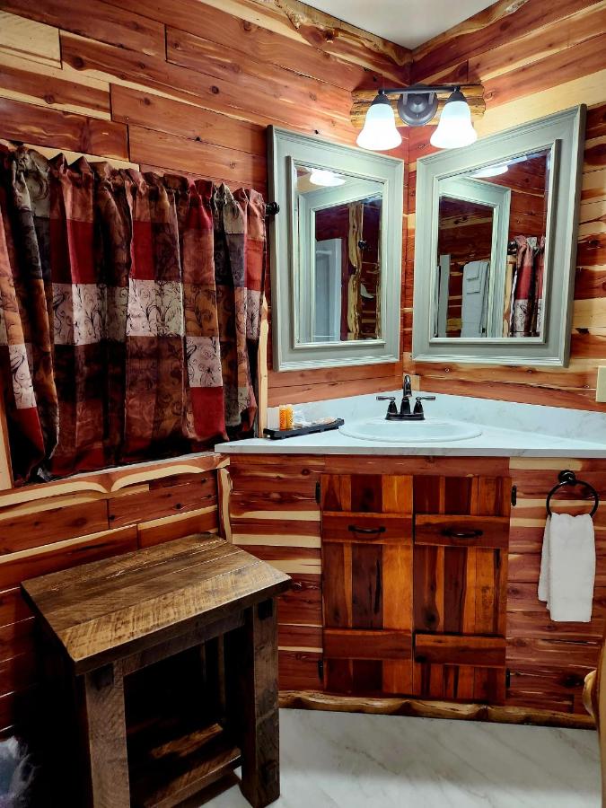 | Log Cabin Inn