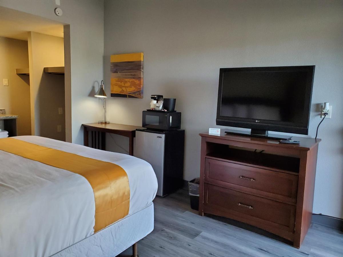 Queen Suite at Happy Bay