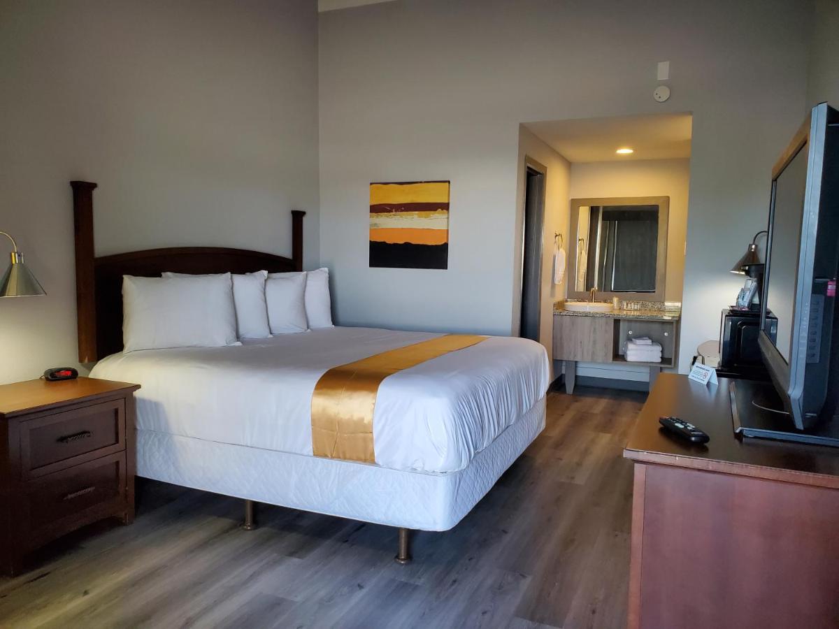 Queen Suite at Happy Bay