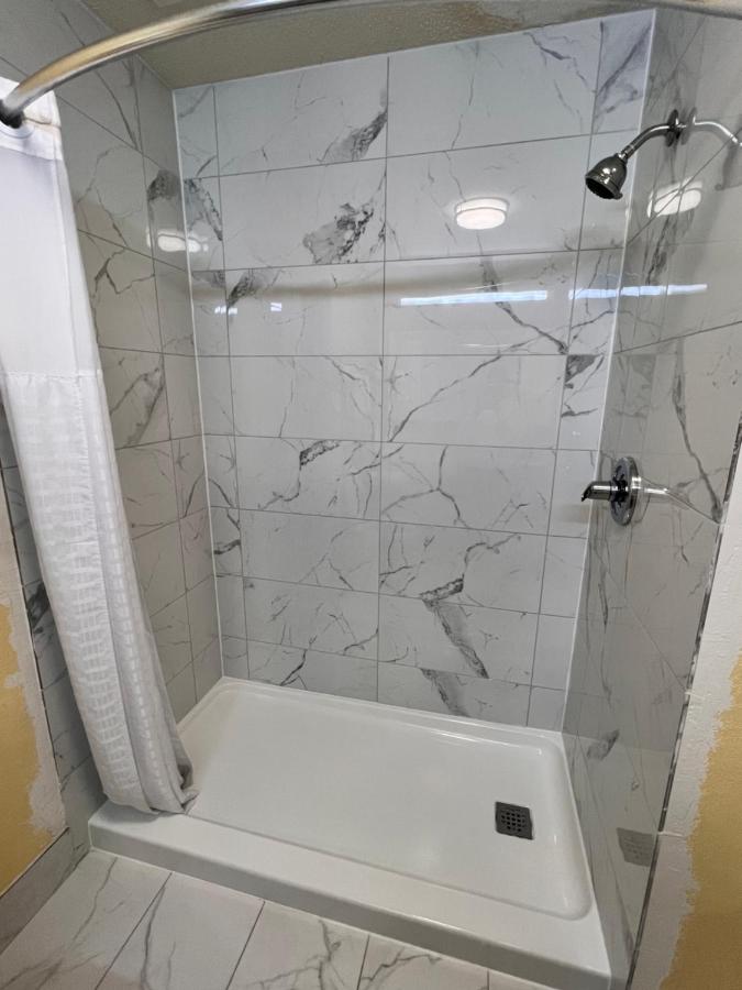 King Studio Suite with Jacuzzi - Non-Smoking at Days Inn by Wyndham Greenville South/Mauldin