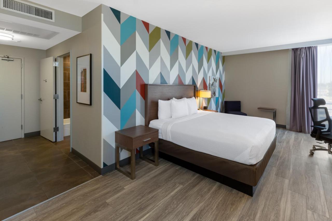 King Studio Suite with Bath Tub - Mobility Access/Non-Smoking at La Quinta Inn & Suites by Wyndham Tulsa Downtown/Route 66